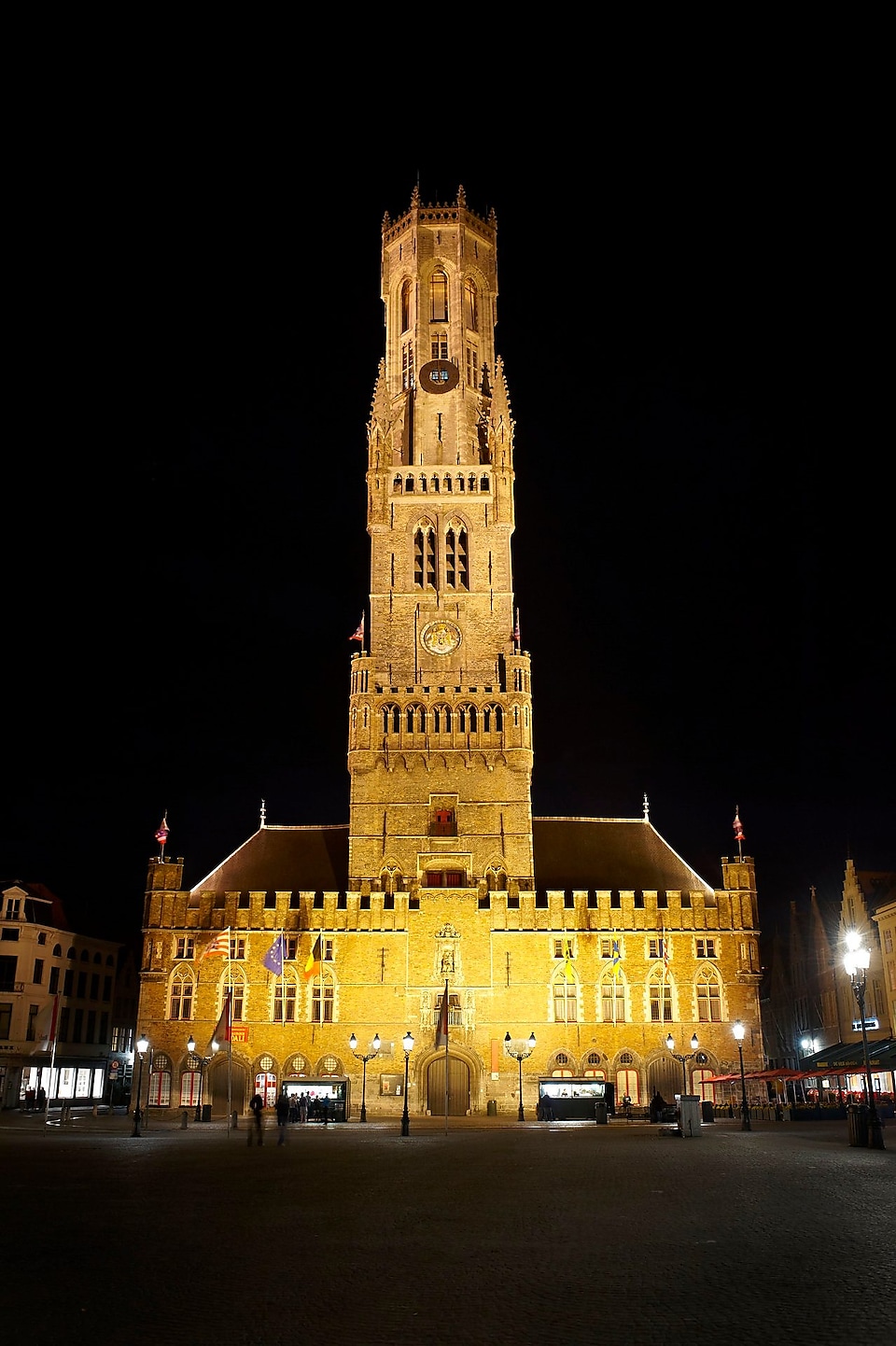 Front view of a Bruges cathederal lit up at night