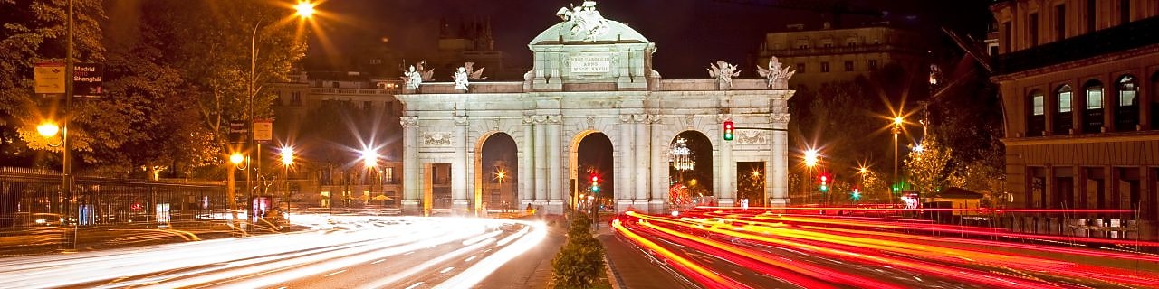 Puerta de Alcala at night.
