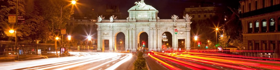 Puerta de Alcala at night.