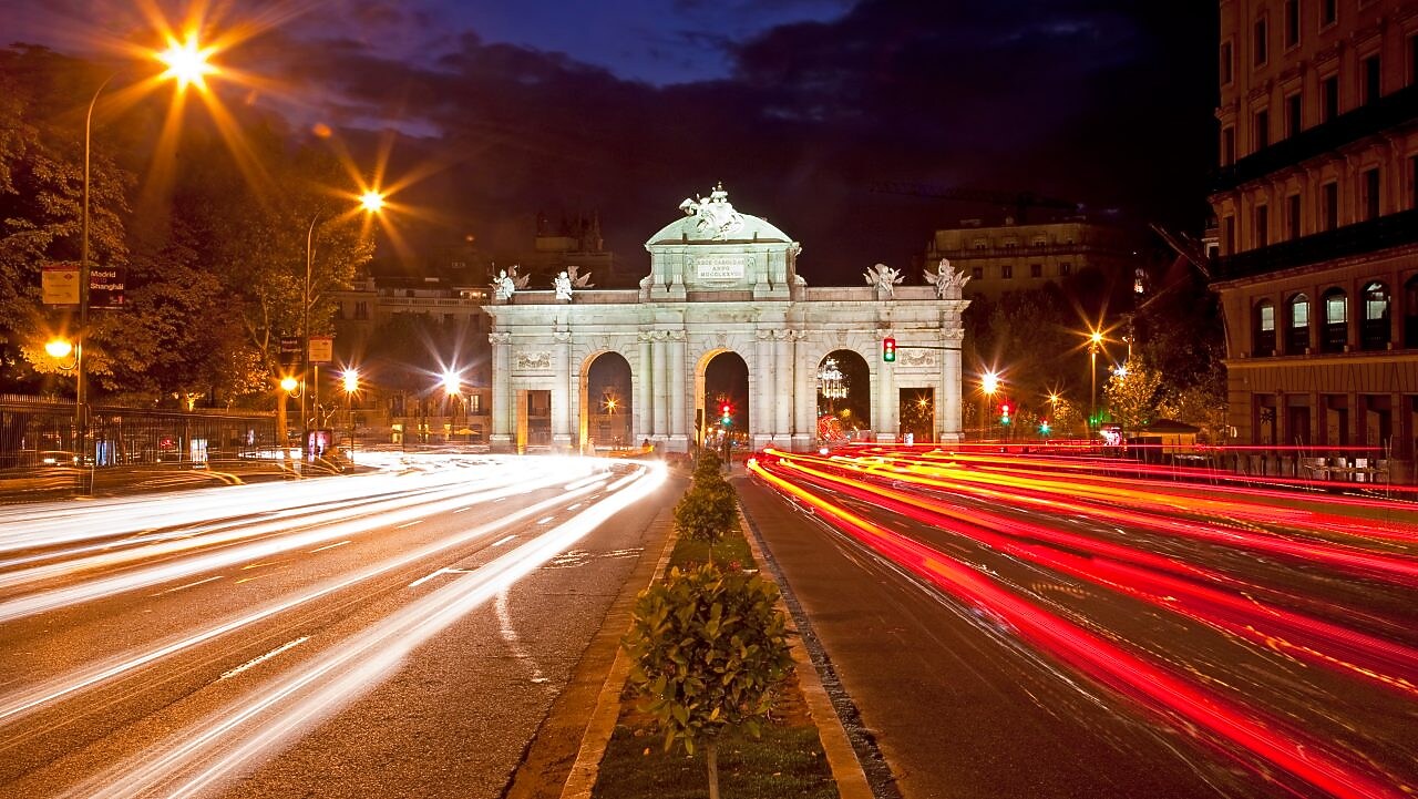 Puerta de Alcala at night.