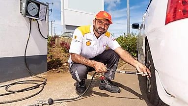 Shell assistant on the forecourt