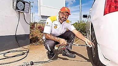 Shell assistant on the forecourt