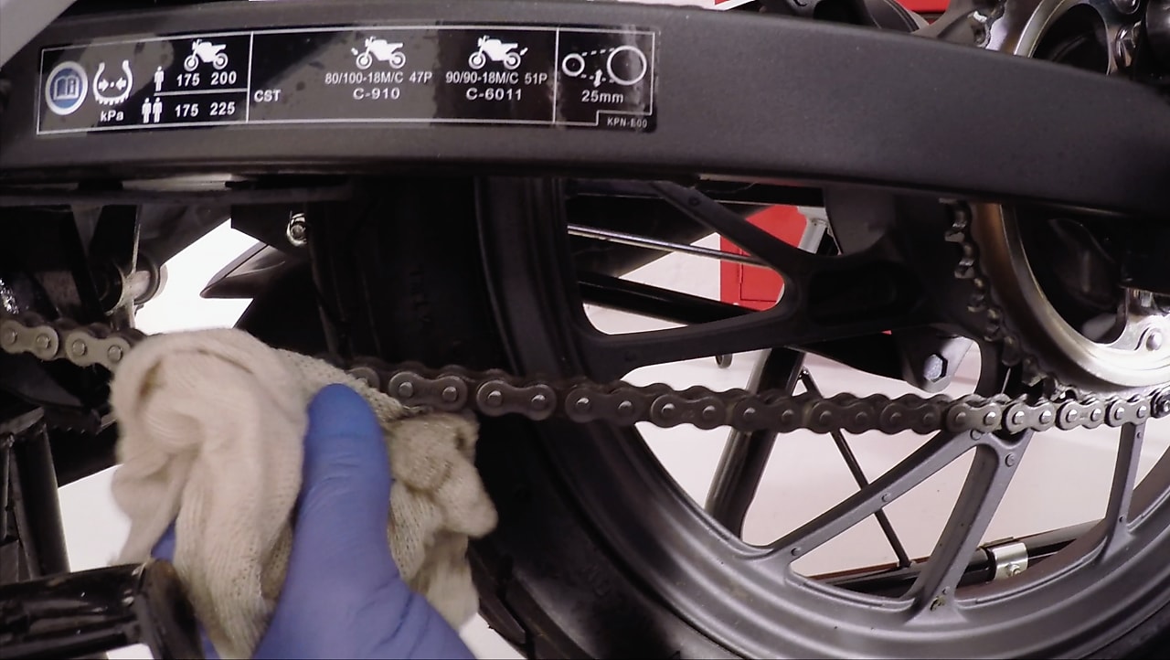 How to lubricate a motorcycle chain
